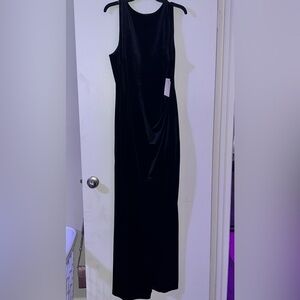 Black velvet dress w/spit on the side